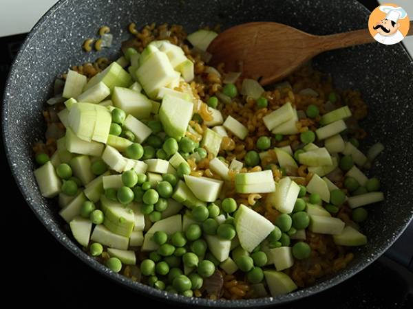 Risotto coquillettesilla, herneillä, kesäkurpitsoilla, valkosipuli-yrttijuustolla - Valmistelu askel 4