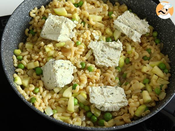 Risotto coquillettesilla, herneillä, kesäkurpitsoilla, valkosipuli-yrttijuustolla - Valmistelu askel 6