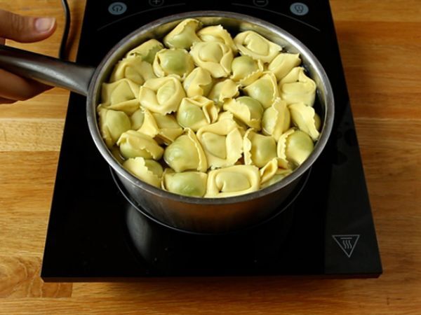 Tortellini-pestosalaatti - Valmistelu askel 1
