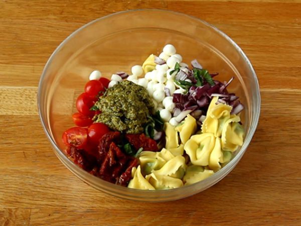 Tortellini-pestosalaatti - Valmistelu askel 3