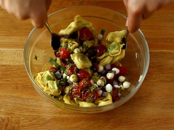 Tortellini-pestosalaatti - Valmistelu askel 4