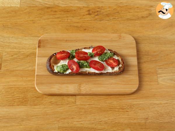 Tuorejuusto-pesto-kirsikkatomaattivoileivät - Valmistelu askel 3