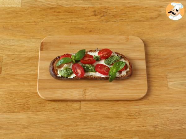 Tuorejuusto-pesto-kirsikkatomaattivoileivät - Valmistelu askel 4