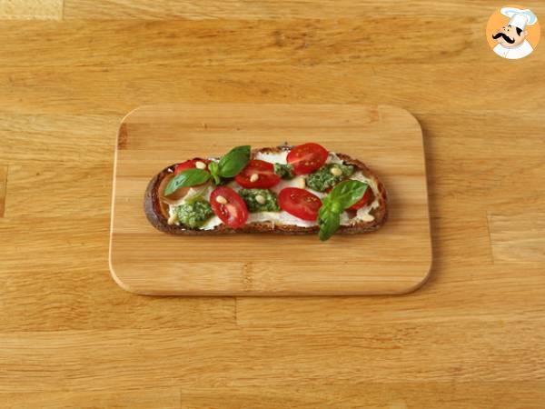 Tuorejuusto-pesto-kirsikkatomaattivoileivät - Valmistelu askel 5