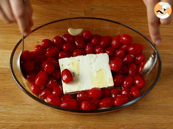 Tagliatelle feta ja kirsikkatomaatit - paistettu fetapasta - Valmistelu askel 3
