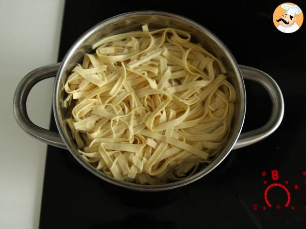 Tagliatelle feta ja kirsikkatomaatit - paistettu fetapasta - Valmistelu askel 5