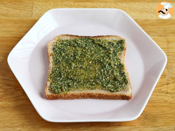 Bruschetta pestolla, kirsikkatomaateilla ja mozzarellalla - Valmistelu askel 1