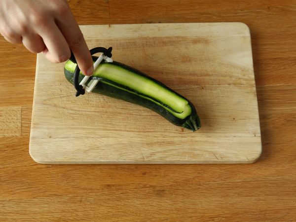 Kesäkurpitsa- ja sardiinirullat - Valmistelu askel 1