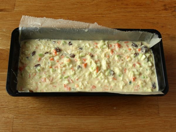 Mannakakku kesäkurpitsojen ja porkkanoiden kanssa - Valmistelu askel 4