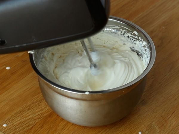 Upea Kinder Bueno -juustokakku ilman leivontaa - Valmistelu askel 2