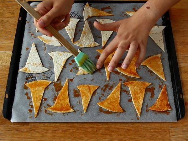 Noitien hatut - tortilla chips - Valmistelu askel 2