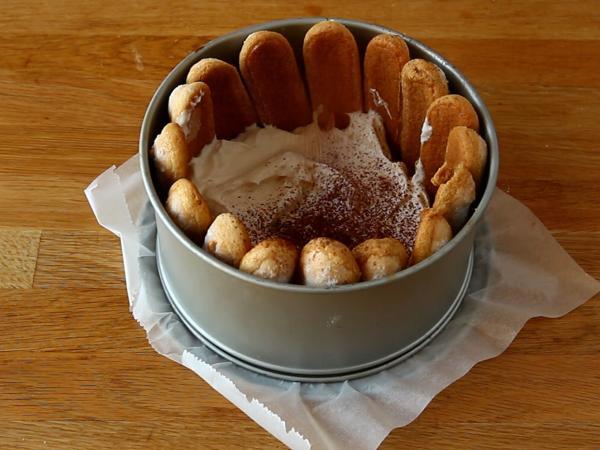 Herkullinen tiramisu-tyylinen charlotte ilman munia - Valmistelu askel 4