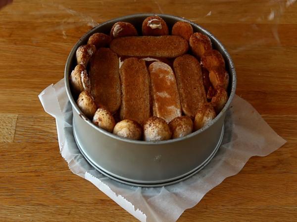Herkullinen tiramisu-tyylinen charlotte ilman munia - Valmistelu askel 6