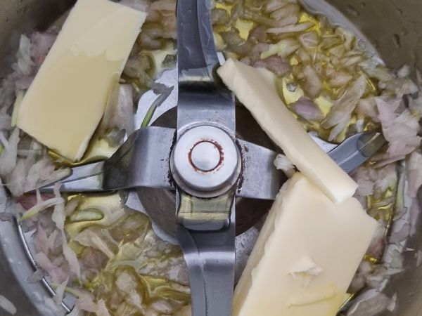 Sienirisotto Thermomixillä - Valmistelu askel 1