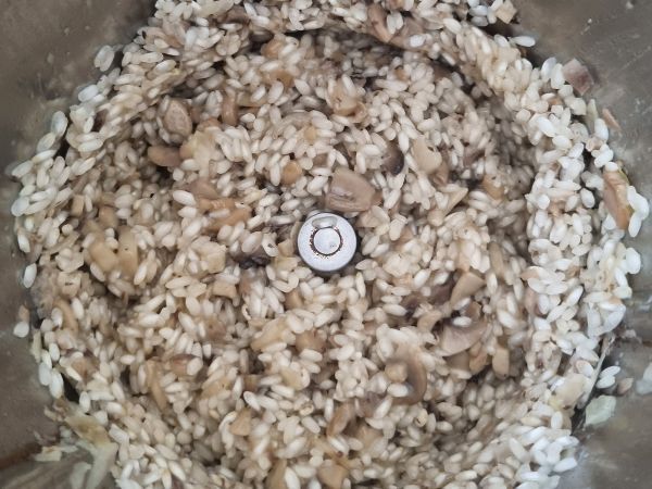 Sienirisotto Thermomixillä - Valmistelu askel 2