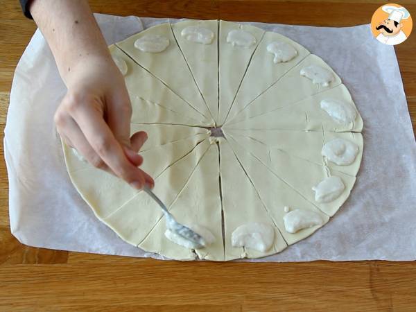 Leivonnaiscroissantit béchamel-kastikkeella, kinkulla ja juustolla - Valmistelu askel 1