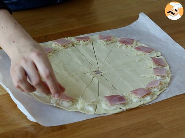 Leivonnaiscroissantit béchamel-kastikkeella, kinkulla ja juustolla - Valmistelu askel 2