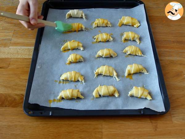 Leivonnaiscroissantit béchamel-kastikkeella, kinkulla ja juustolla - Valmistelu askel 4