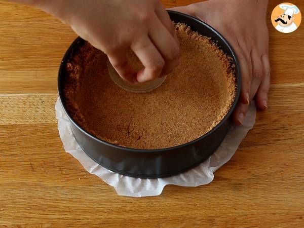 Erittäin herkullinen Snickers-tyylinen juustokakku - Valmistelu askel 2