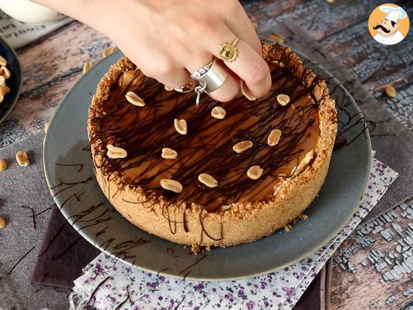 Erittäin herkullinen Snickers-tyylinen juustokakku - Valmistelu askel 9
