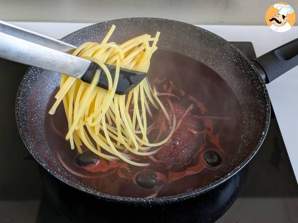 Spaghetti al fuoco di Bacco: punaviinipasta, joka tuo pöytään jotain erityistä - Valmistelu askel 3