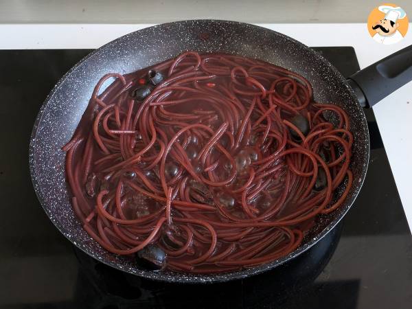 Spaghetti al fuoco di Bacco: punaviinipasta, joka tuo pöytään jotain erityistä - Valmistelu askel 4