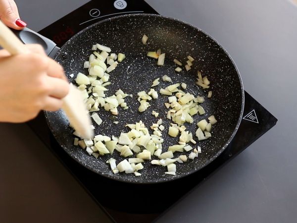 Kikhernecurry, super herkullinen vegaaninen resepti - Valmistelu askel 1