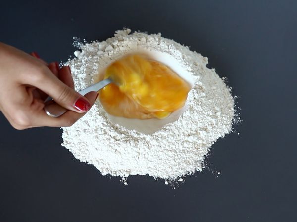 Tagliolini, vaiheittainen ohje niiden valmistamiseen kotona - Valmistelu askel 2