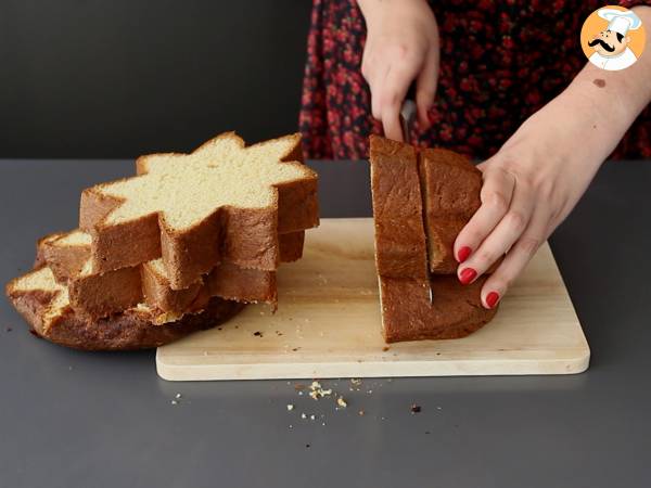 Pandoro-briossit, jotka on täytetty Nutella-kermalla ja vaniljakermalla joulukuusen muodossa. - Valmistelu askel 5