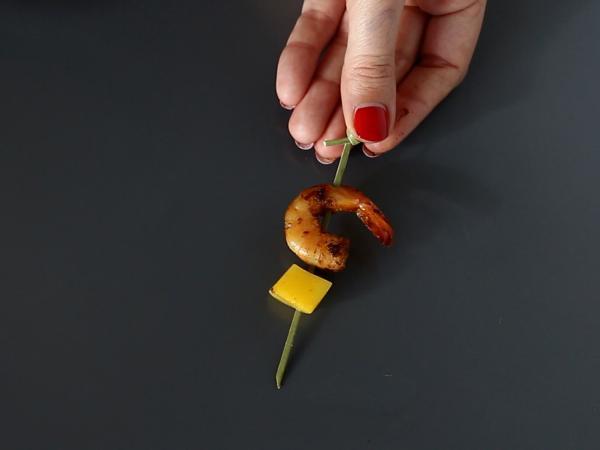 Katkarapu- ja mangoverrineet makeaksi ja suolaiseksi aperitiiviksi - Valmistelu askel 5