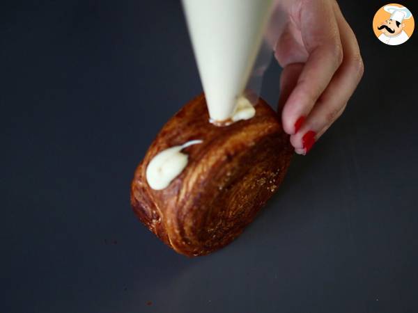 New Yorkin roll maison express, Ranskassa kovassa huudossa olevan viennoiserien edullinen versio. - Valmistelu askel 10
