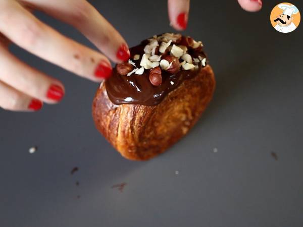 New Yorkin roll maison express, Ranskassa kovassa huudossa olevan viennoiserien edullinen versio. - Valmistelu askel 11