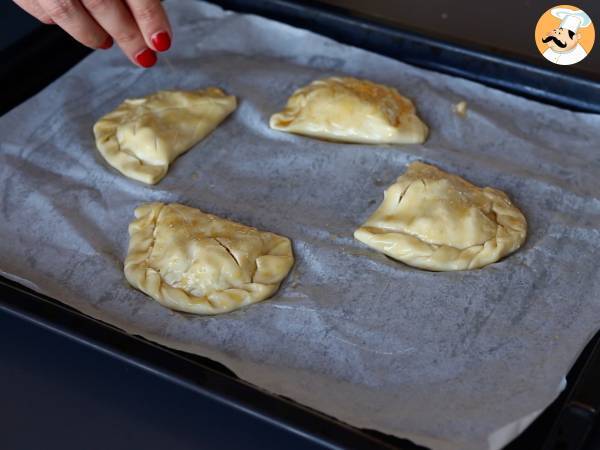 Omena turnovers hasselpähkinäkermalla itsenäisyyspäivää varten - Valmistelu askel 7