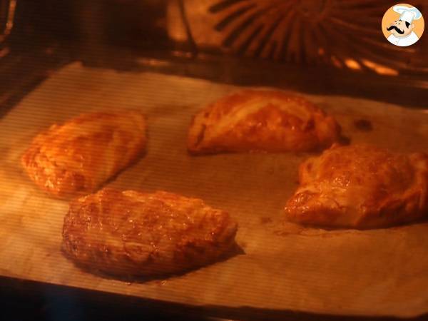 Omena turnovers hasselpähkinäkermalla itsenäisyyspäivää varten - Valmistelu askel 8