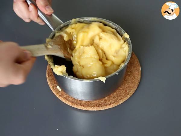 Kulhonmuotoisia paistettuja churroja runsasta täytettä varten. - Valmistelu askel 3