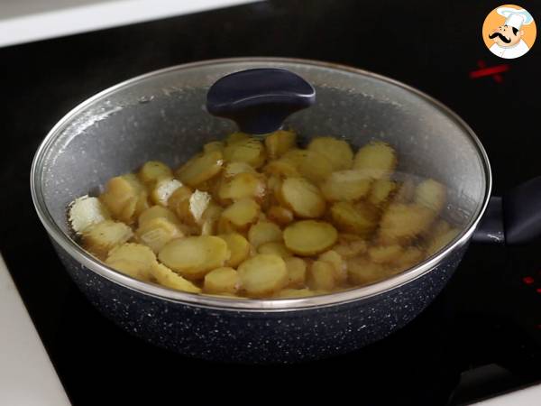 Huevos rotos, superhelppo espanjalainen perunoihin ja kananmuniin perustuva resepti. - Valmistelu askel 2