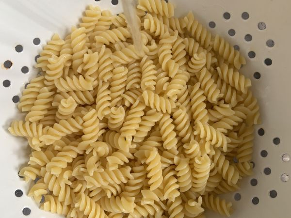 Kermaista kylmää pastaa, valmis alle 10 minuutissa! - Valmistelu askel 1