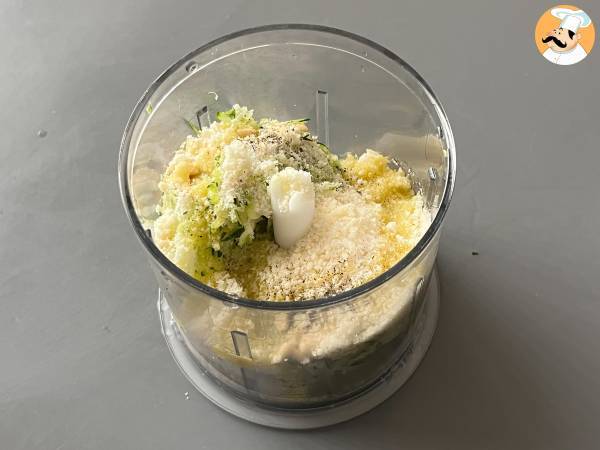 Kesäkurpitsa-pesto, nopea ja maukas resepti ilman kypsennystä. - Valmistelu askel 3