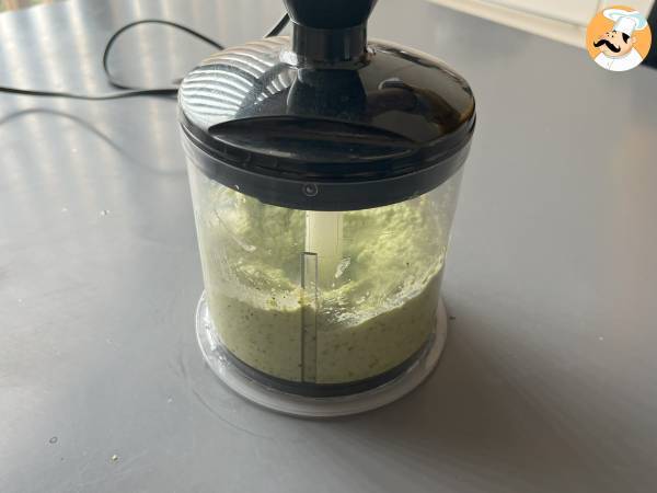 Kesäkurpitsa-pesto, nopea ja maukas resepti ilman kypsennystä. - Valmistelu askel 4