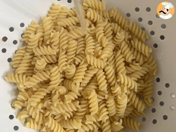 Kylmää pastaa kesäkurpitsapeston, puhvelimozzarellan ja aurinkokuivattujen tomaattien kanssa - Valmistelu askel 1