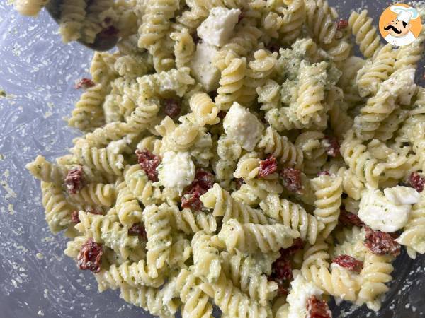 Kylmää pastaa kesäkurpitsapeston, puhvelimozzarellan ja aurinkokuivattujen tomaattien kanssa - Valmistelu askel 5