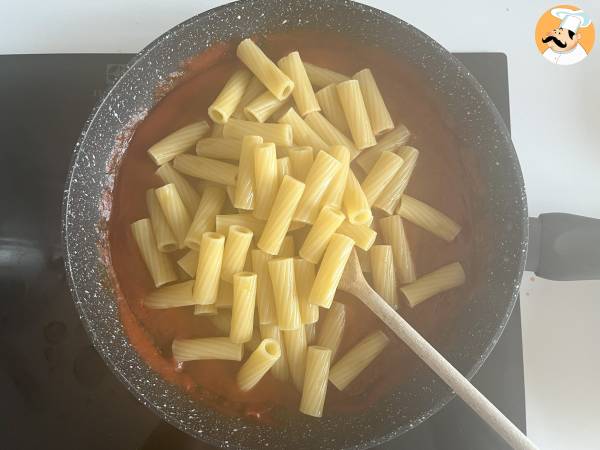 Sicilian pasta munakoisolla, helppo ja kevyt versio - Pasta alla Norma - Valmistelu askel 6