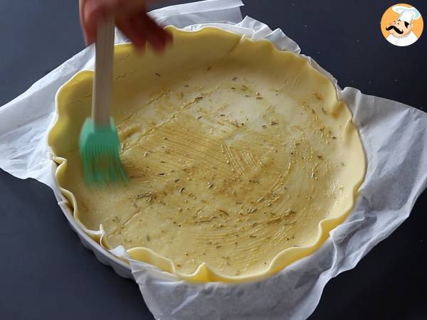 Kasvisruokaa tomaatti-feta-quiche, joka sopii täydellisesti piknikille! - Valmistelu askel 3