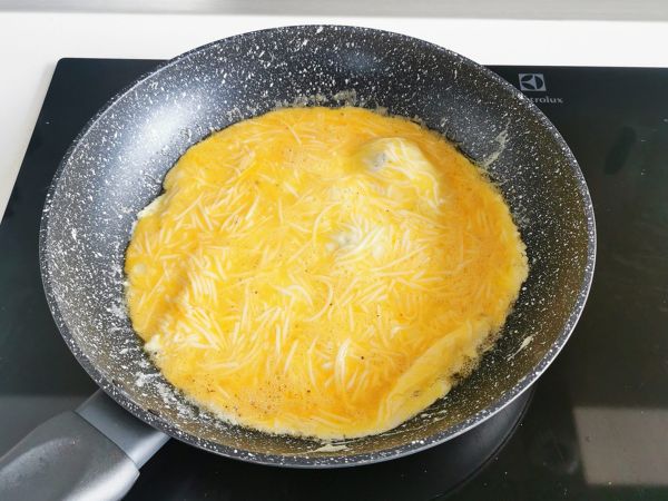 Juustomunakas, pikaresepti valmis 5 minuutissa! - Valmistelu askel 5