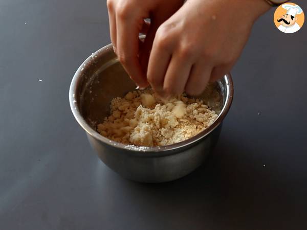 Kasvissyöjän verrines: hernekeittoa, parmesaanimurskaa ja mascarponekermaa. - Valmistelu askel 1