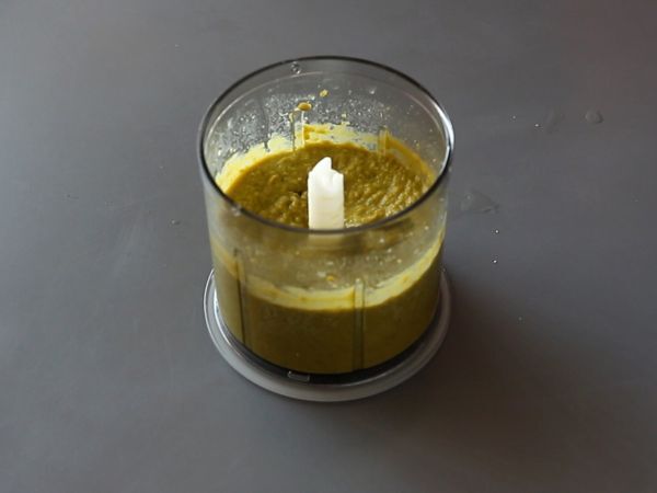 Kasvissyöjän verrines: hernekeittoa, parmesaanimurskaa ja mascarponekermaa. - Valmistelu askel 4