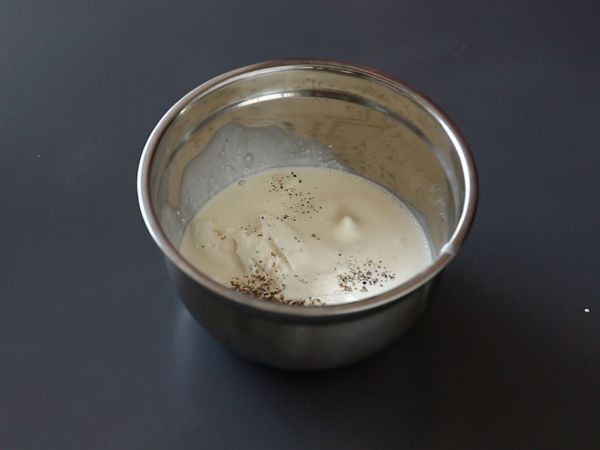 Kasvissyöjän verrines: hernekeittoa, parmesaanimurskaa ja mascarponekermaa. - Valmistelu askel 5