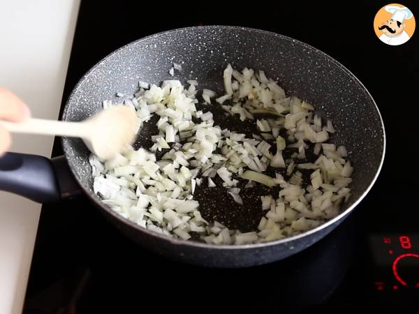 Spanakopita, superhelppo kreikkalainen piirakka pinaatilla ja fetajuustolla. - Valmistelu askel 1