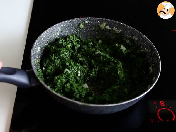 Spanakopita, superhelppo kreikkalainen piirakka pinaatilla ja fetajuustolla. - Valmistelu askel 3