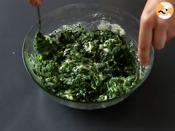 Spanakopita, superhelppo kreikkalainen piirakka pinaatilla ja fetajuustolla. - Valmistelu askel 5